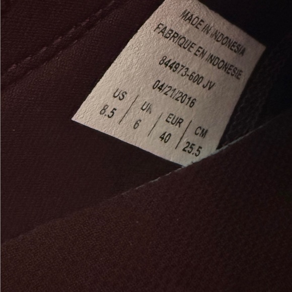 Nike WMNS Juvenate Premium Night Maroon/Sail 844973-600 Women's Shoes Sz 8.5 - Picture 7 of 10